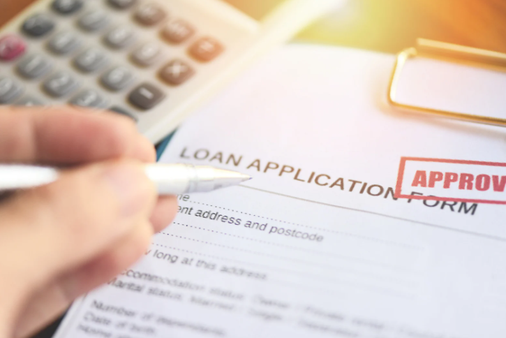 Loan application approval while evaluating 0% APR credit card offers strategically